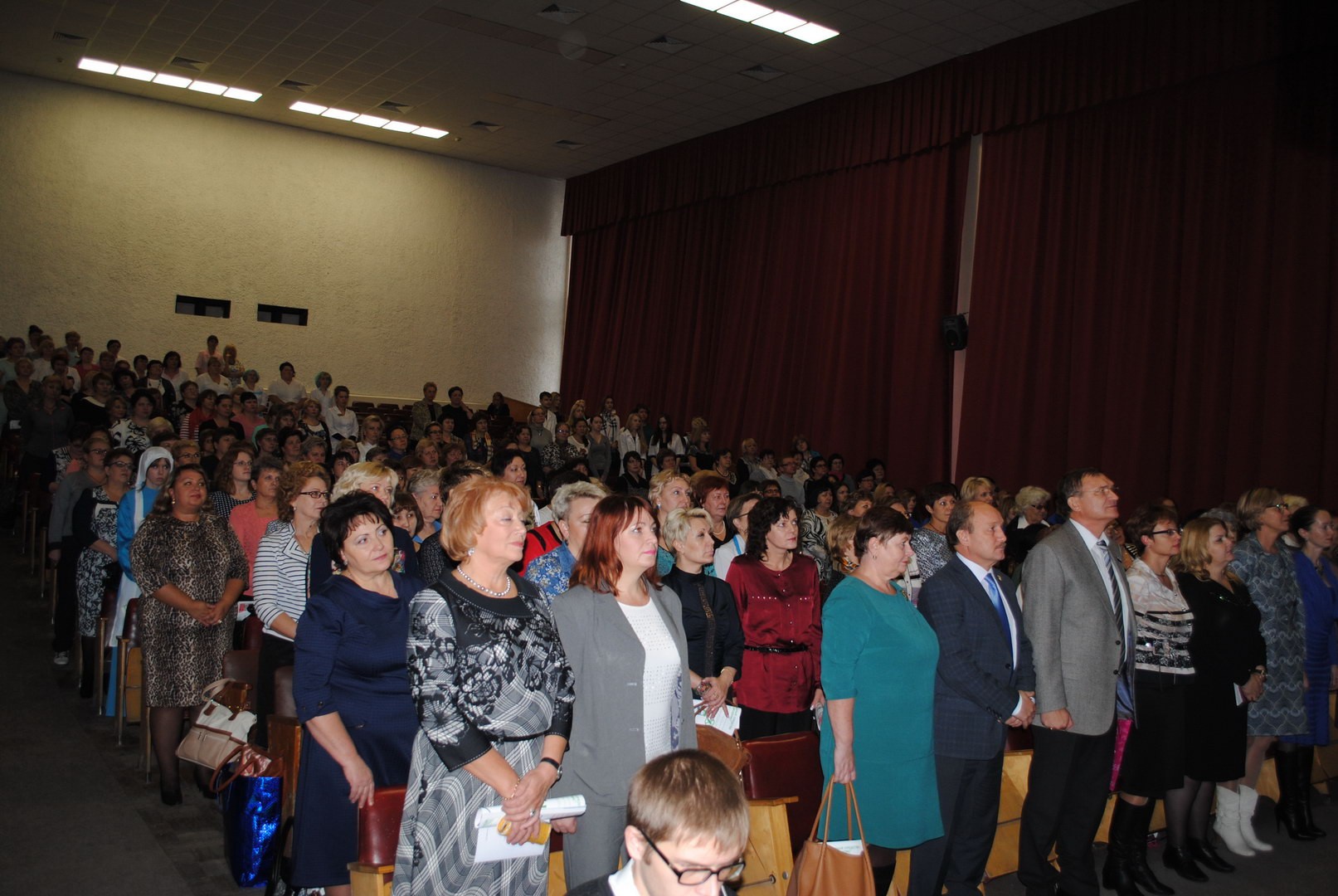 03. Звучит гимн